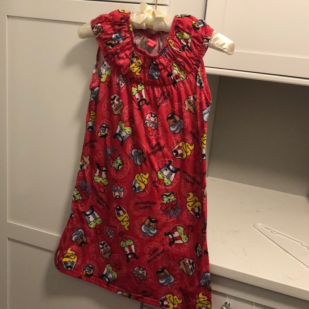 Size 10/12 nightgown Sweet Mustache